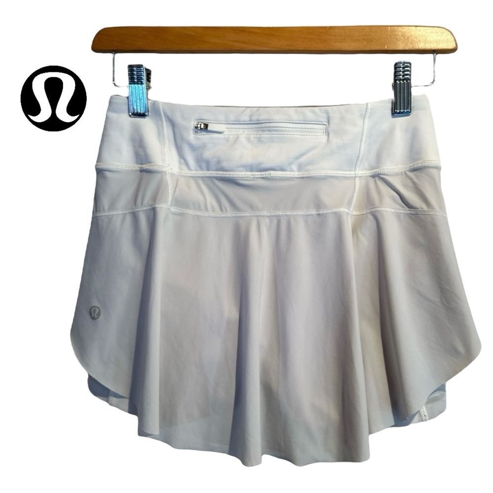 Lululemon Quick Pace Light Weight White & Light Gray Skirt Skort Size 2